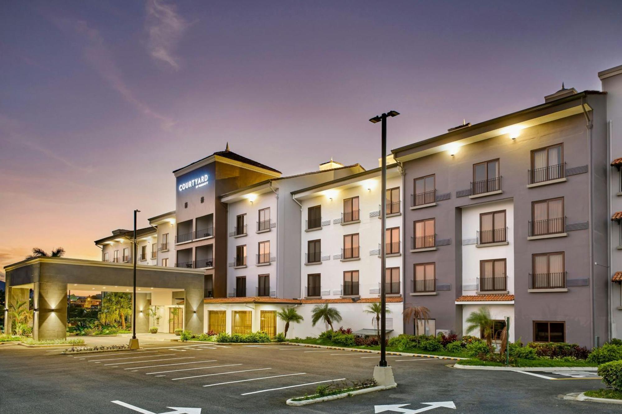 Отель Courtyard By Marriott San Jose Escazu Экстерьер фото