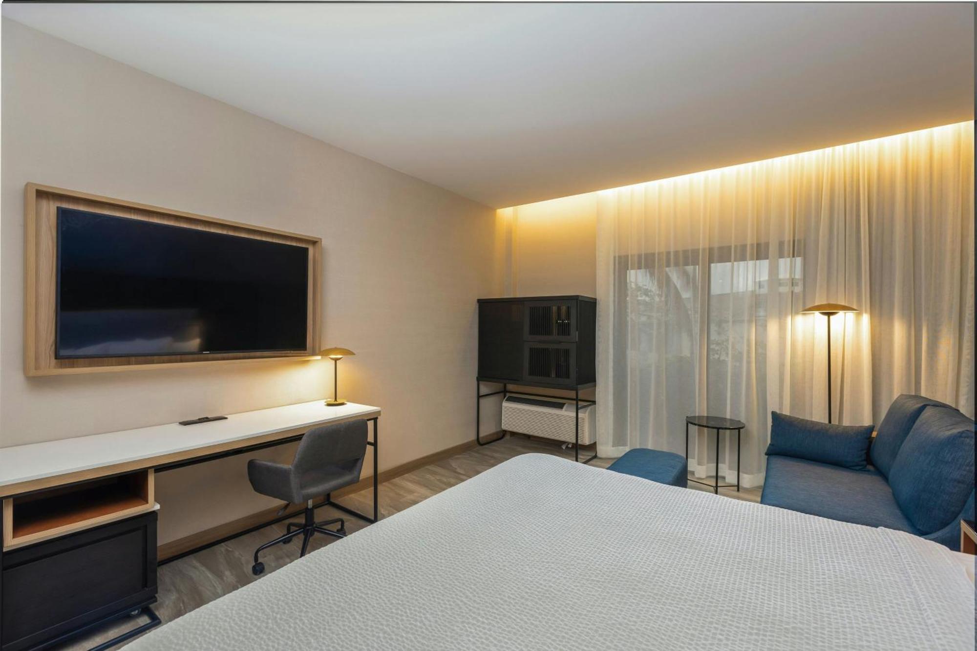 Отель Courtyard By Marriott San Jose Escazu Экстерьер фото