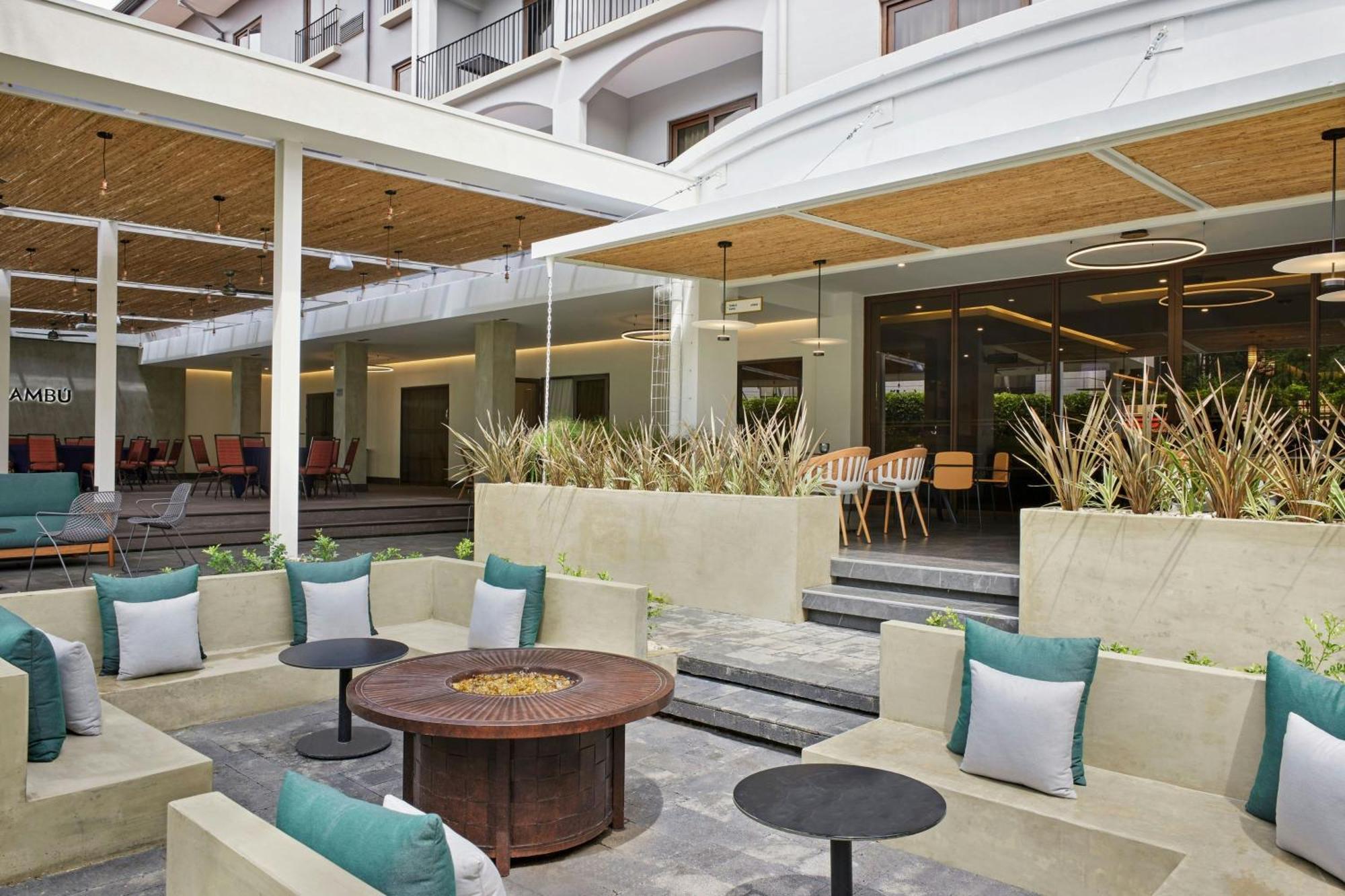 Отель Courtyard By Marriott San Jose Escazu Экстерьер фото